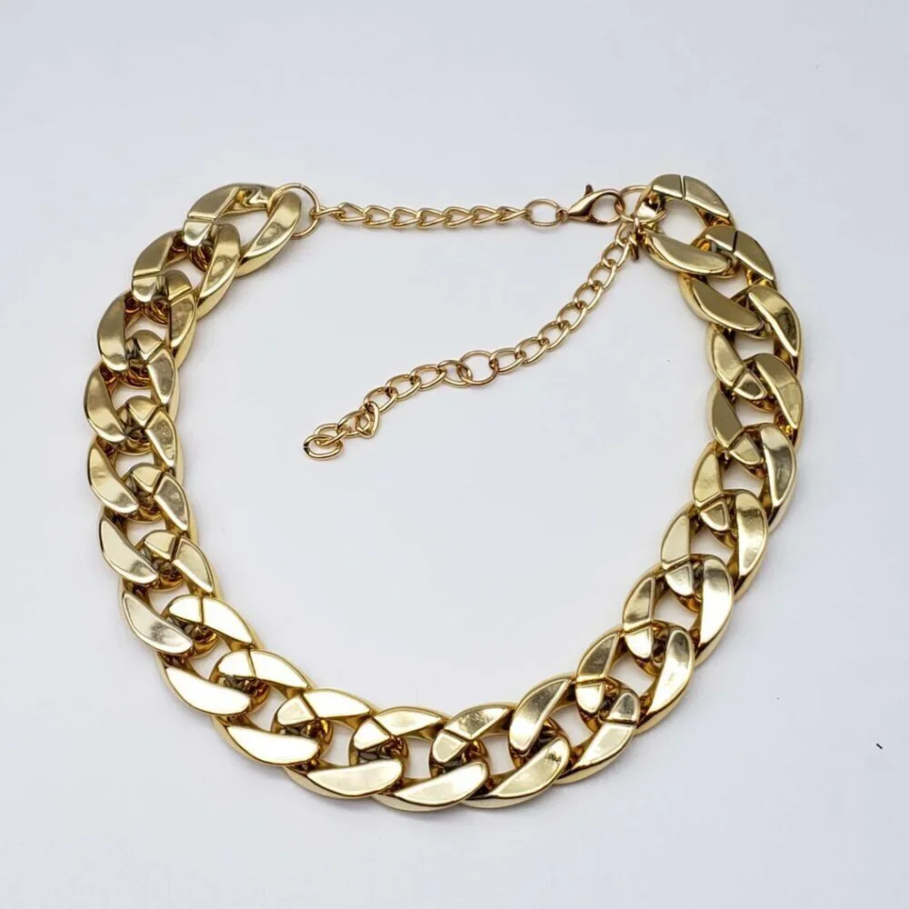 Authentic Louis Vuitton Lock and Key Gold Color with Gold Plated Chain Necklace - Picture 4 of 10